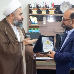 امضای قرارداد واگذاری زمین برای توسعه دانشکده علوم قرآنی بندرعباس