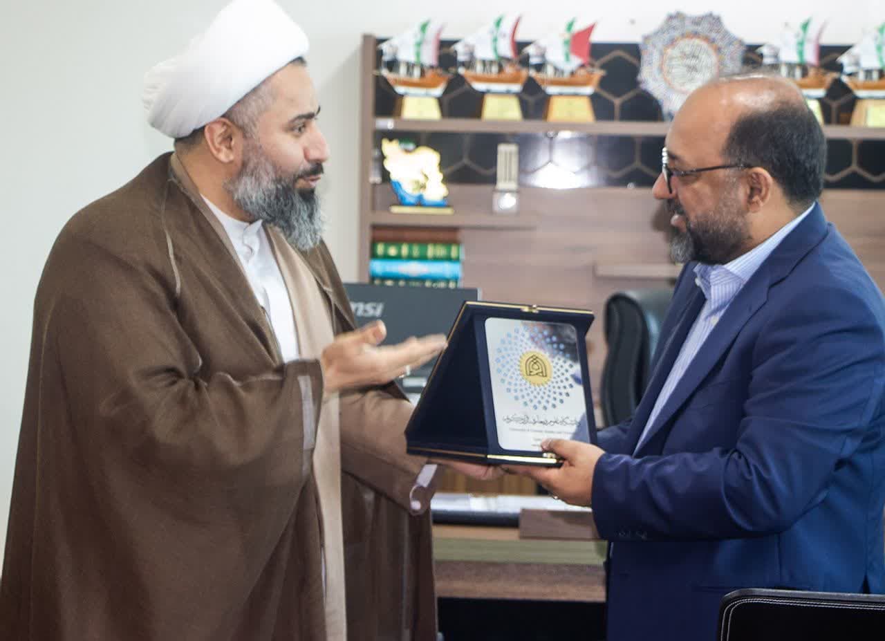 امضای قرارداد واگذاری زمین برای توسعه دانشکده علوم قرآنی بندرعباس