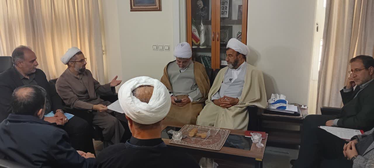 توسعه همکاری در دیدار دانشگاه علوم و معارف قرآن کریم با اوقاف همدان و شهرداری شهرستان ملایر